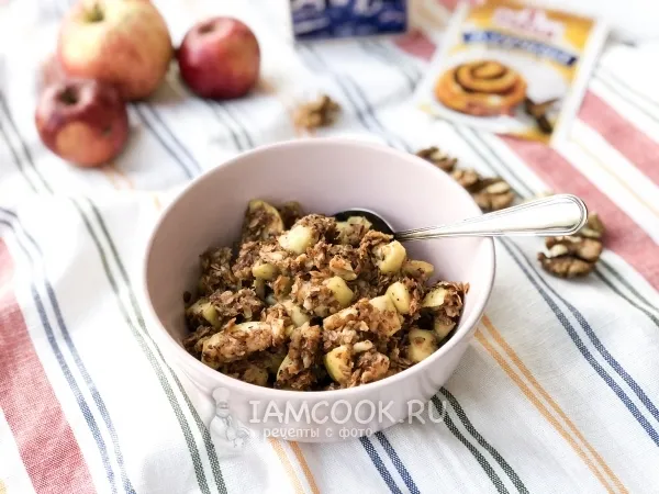Фото блюда: Крамбл с овсяными хлопьями и яблоком на сковороде