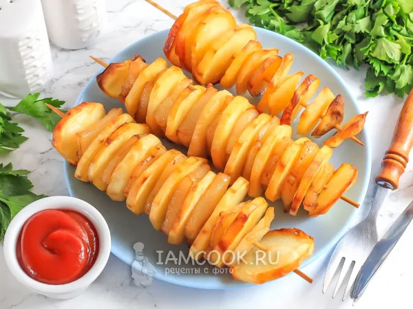 Фото блюда: Картошка с салом на шпажках в духовке
