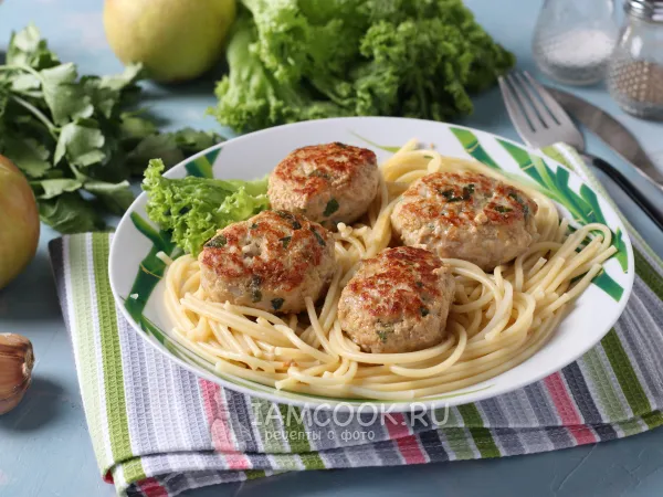 Фото готового блюда: Котлеты из индейки с яблоком