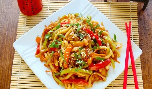 Фото блюда: Лапша удон с кальмаром и овощами