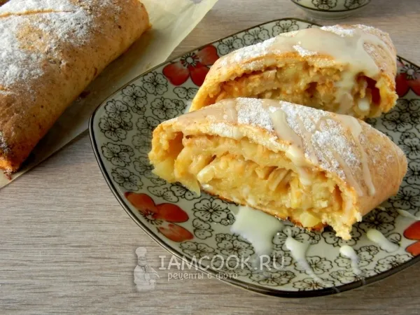 Фото готового блюда: Рулет из творожного теста с яблоками и ананасом