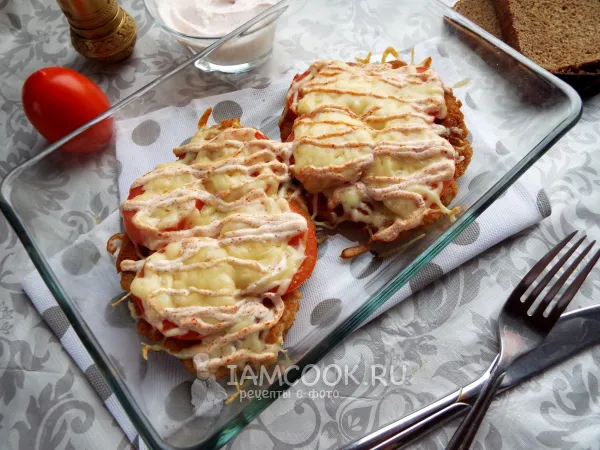 Фото готового блюда: Куриный шницель с помидорами и сыром в духовке