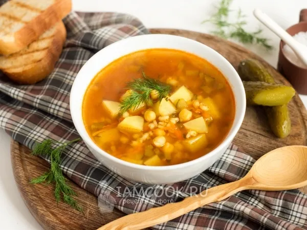 Фото готового блюда: Рассольник с перловкой, солёными огурцами и нутом