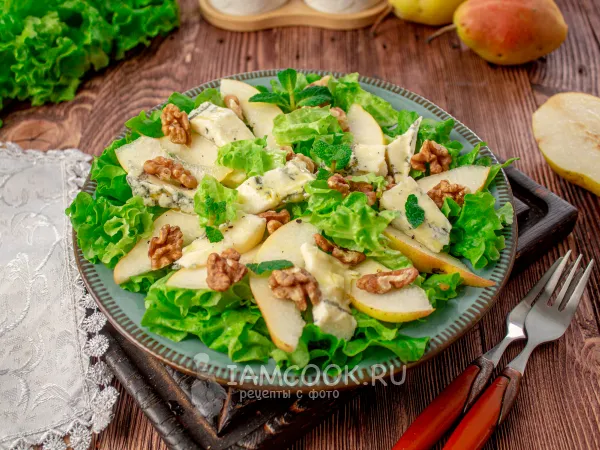 Фото готового блюда: Салат «Парижанка» с грушей