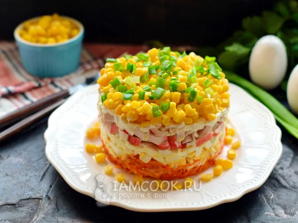 Фото готового блюда: Салат с корейской морковью, крабовыми палочками и кукурузой