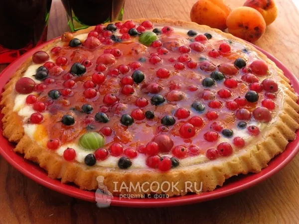 Фото готового блюда: Кростата с абрикосовым джемом и ягодами