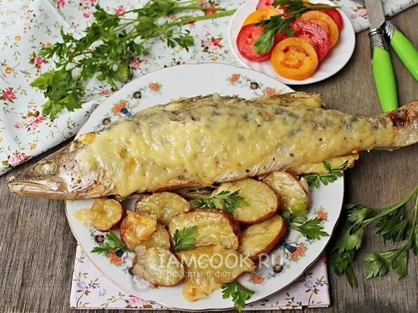 Фото блюда: Судак целиком с картошкой в духовке