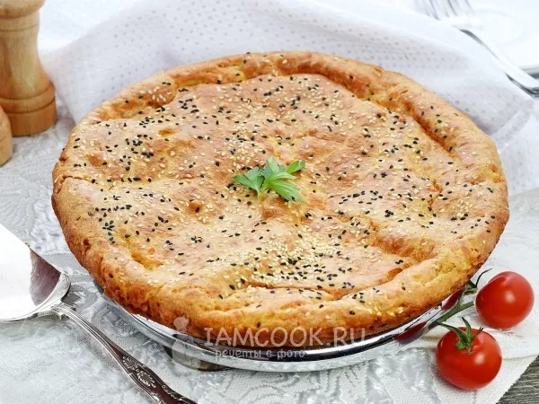 Фото готового блюда: Заливной пирог с капустой на майонезе и сметане