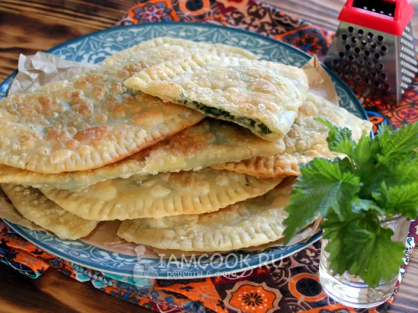 Фото готового блюда: Чебуреки с крапивой