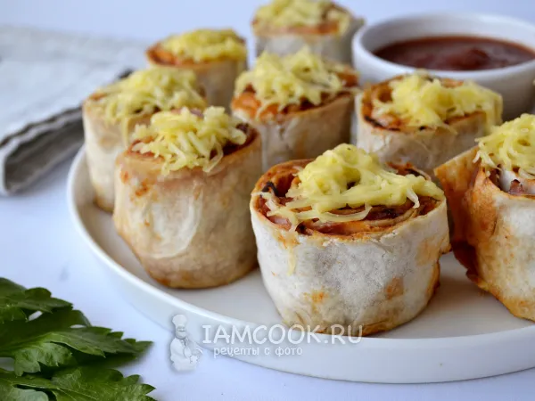 Фото готового блюда: Рулетики «мини-пиццы» из лаваша на сковороде