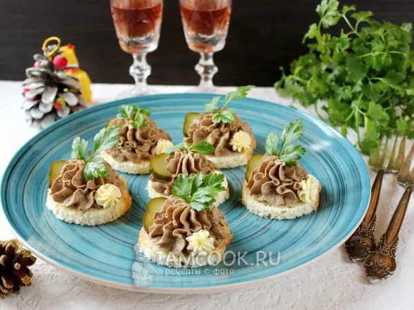Фото блюда: Канапе с печеночным паштетом (из куриной печени)