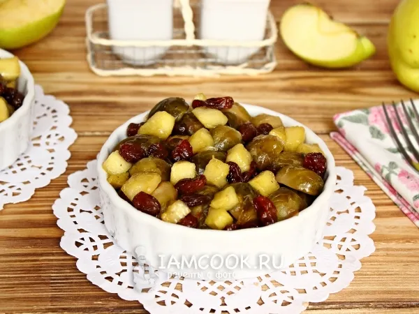 Фото готового блюда: Брюссельская капуста с яблоками и изюмом