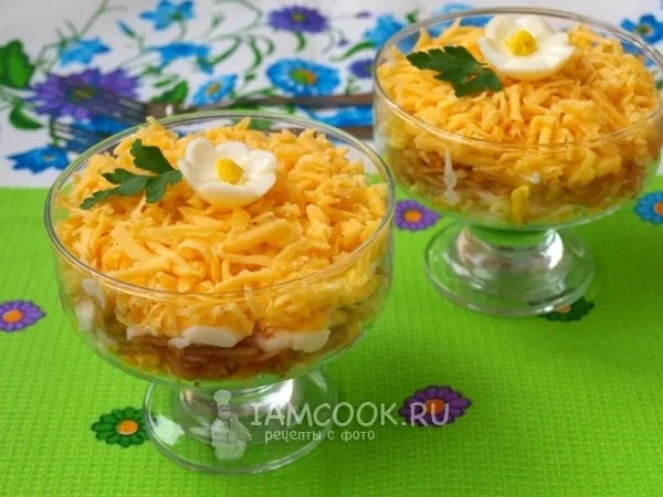 Фото готового блюда: Салат с яблоками и сыром