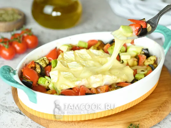 Фото блюда: Камамбер с овощами в духовке