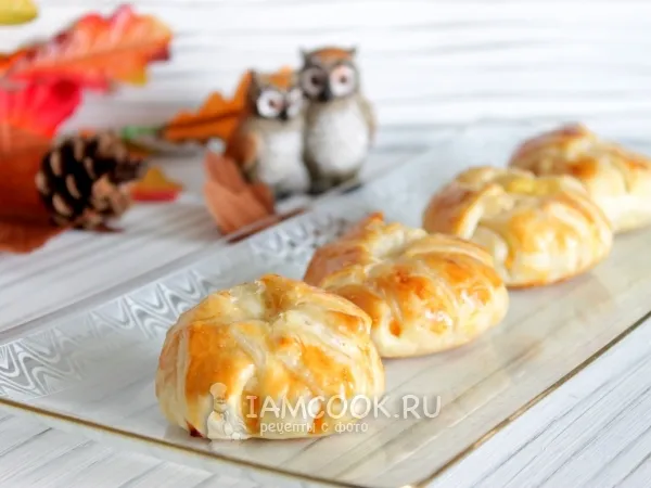 Фото готового блюда: Мешочки из слоеного теста с тыквой