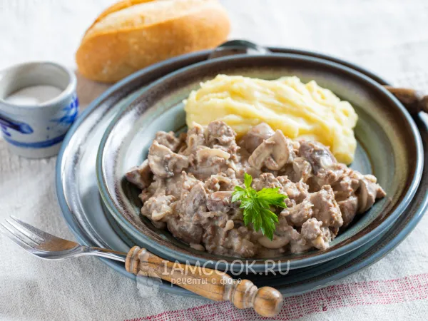 Фото блюда: Говяжий фарш с шампиньонами