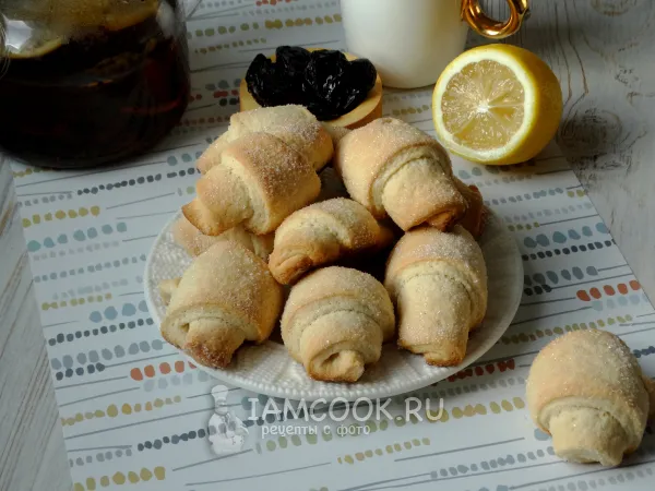 Фото готового блюда: Рогалики с черносливом