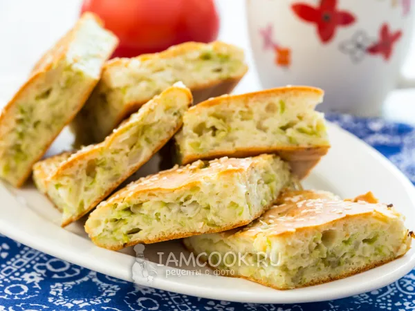 Фото готового блюда: Заливной пирог с молодой капустой