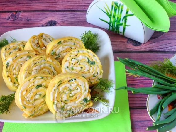 Фото готового блюда: Омлетный рулет с плавленым сыром