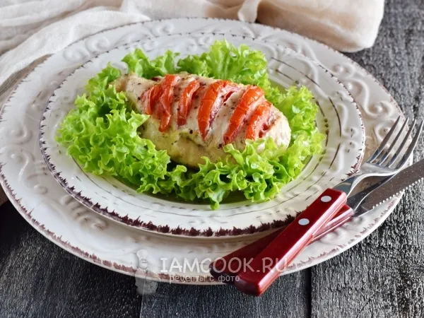 Фото блюда: Куриная грудка с помидорами в фольге