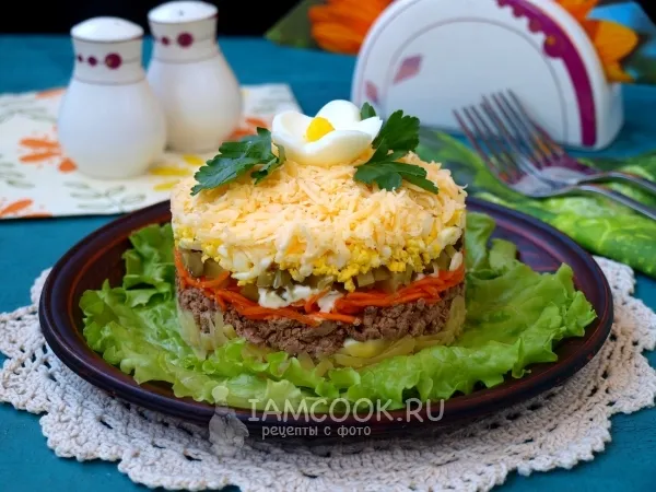 Фото готового блюда: Слоёный салат с куриной печенью