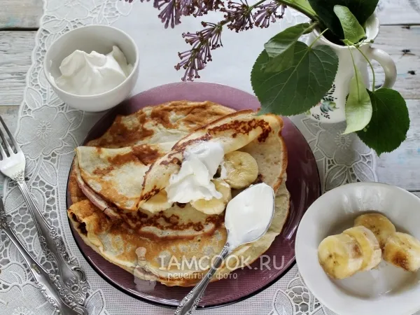 Фото готового блюда: Блинчики с бананом и сметаной