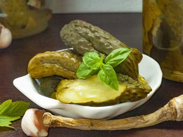 Фото блюда: Маринованные огурцы с хреном на зиму