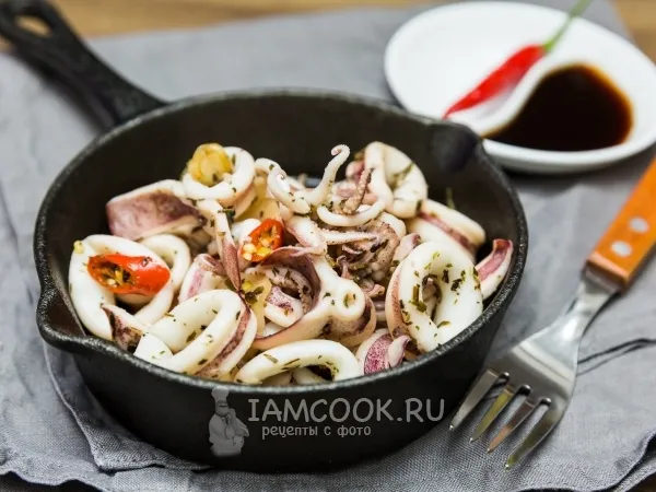 Фото блюда: Кальмары, жаренные с чесноком и острым перцем