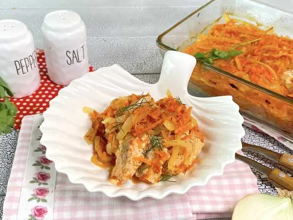 Фото блюда: Горбуша под маринадом из моркови и лука в духовке