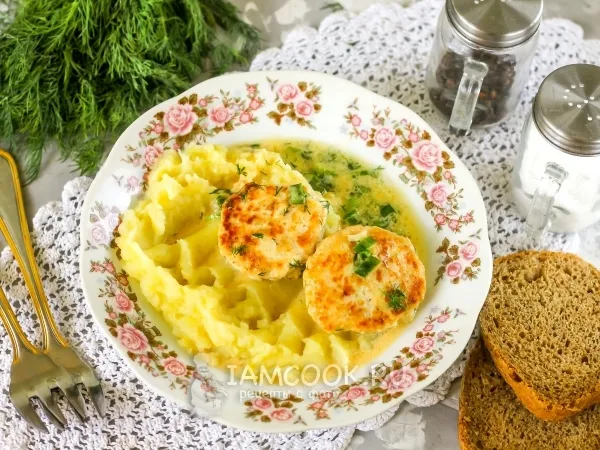 Фото готового блюда: Куриные котлеты в сметане