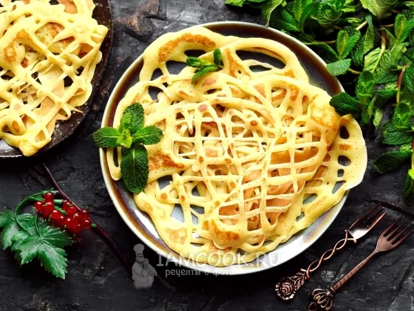 Фото блюда: Кружевные блины из бутылки