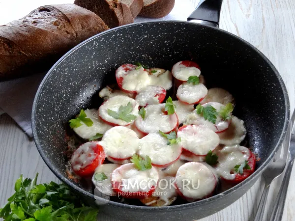 Фото блюда: Баклажаны с помидорами и сыром на сковороде