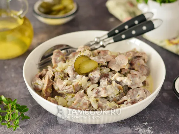 Фото блюда: Куриные желудки с солеными огурцами