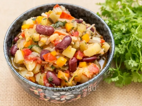 Фото готового блюда: Овощное рагу с красной фасолью