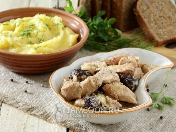 Фото готового блюда: Кролик тушеный с черносливом