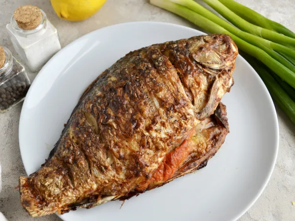 Фото блюда: Карась в духовке с майонезом