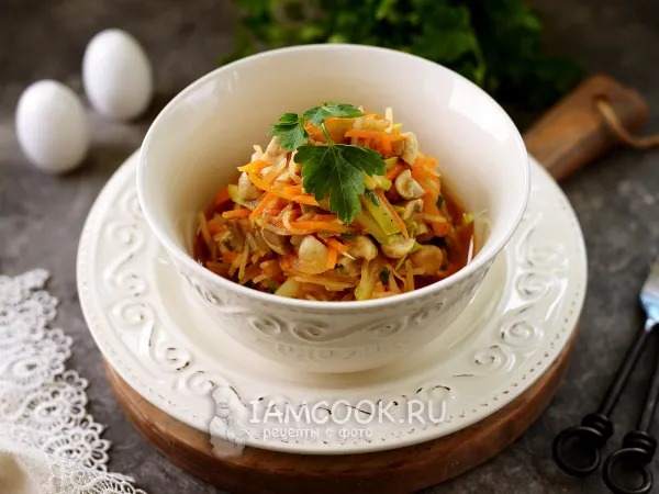 Фото готового блюда: Тушеный корневой сельдерей с овощами и грибами