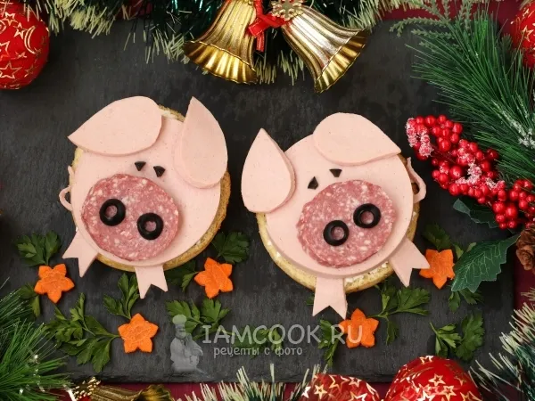 Фото блюда: Бутерброды «Поросята» с колбасой, сыром и маслинами