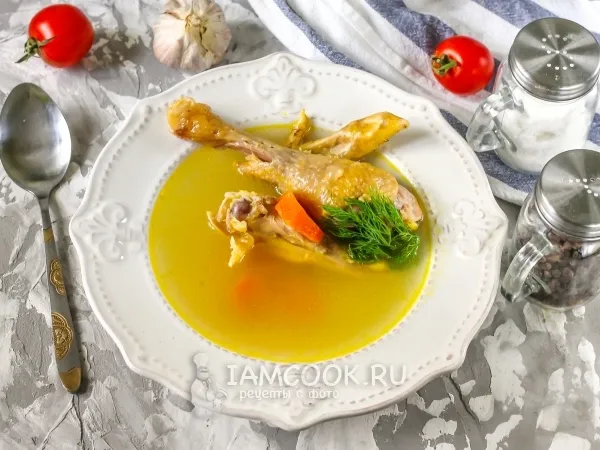 Фото готового блюда: Бульон из домашней курицы в мультиварке