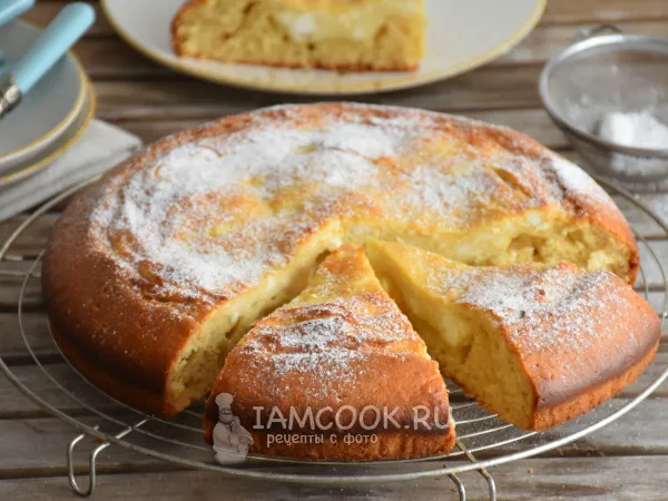 Фото готового блюда: Заливная ватрушка с творогом в духовке