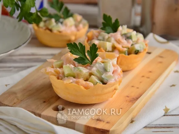 Фото блюда: Тарталетки с икрой мойвы и огурцом