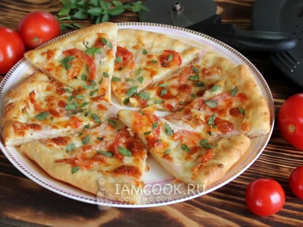 Фото готового блюда: Пицца с козьим сыром и ветчиной