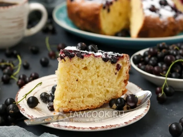 Фото готового блюда: Творожный пирог со смородиной на растительном масле