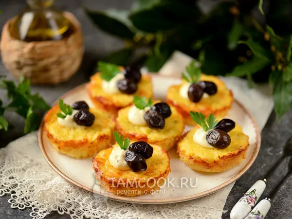 Фото готового блюда: Картофельные драники с сыром в духовке