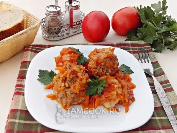 Фото готового блюда: Тефтели в томатно-овощном соусе