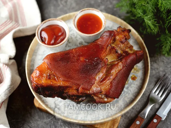 Фото готового блюда: Рулька в медово-горчичном соусе в духовке