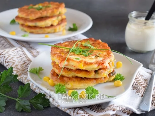 Фото готового блюда: Оладьи из консервированной кукурузы