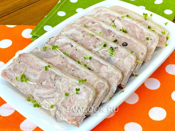 Фото готового блюда: Прессованное мясо из свиной рульки