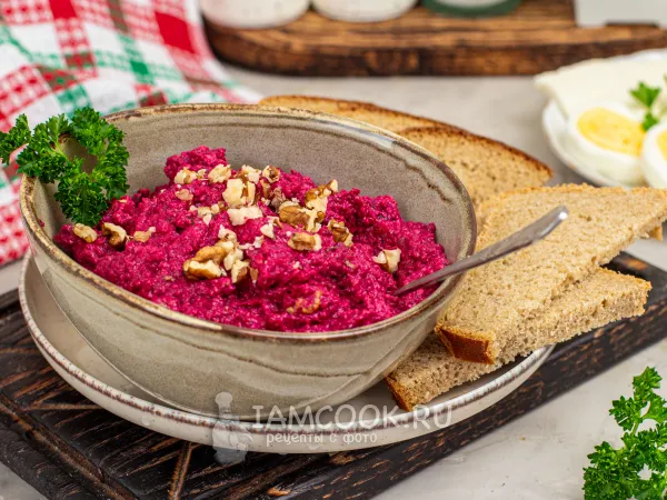 Фото блюда: Свекольная намазка на хлеб