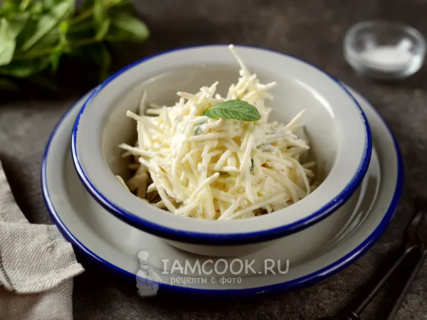 Фото блюда: Салат из корня сельдерея с яблоком и мятой